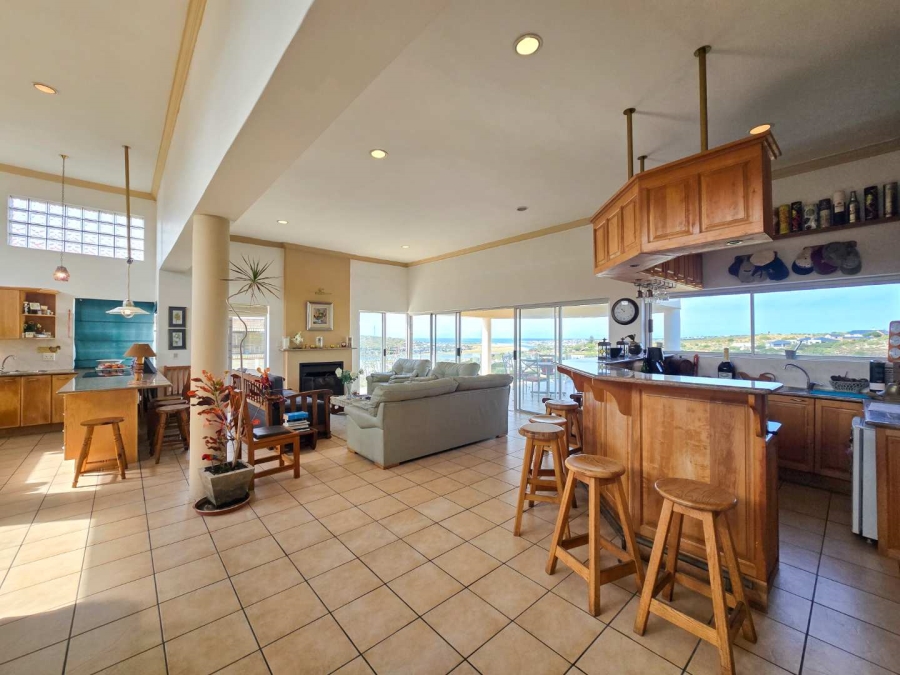 5 Bedroom Property for Sale in Stilbaai Wes Western Cape